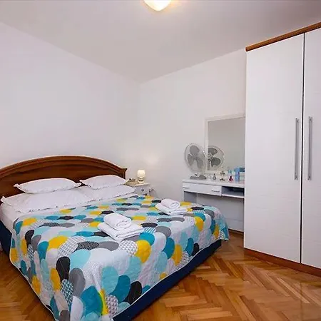 Apartment Irena *