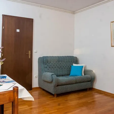 Apartment Irena *